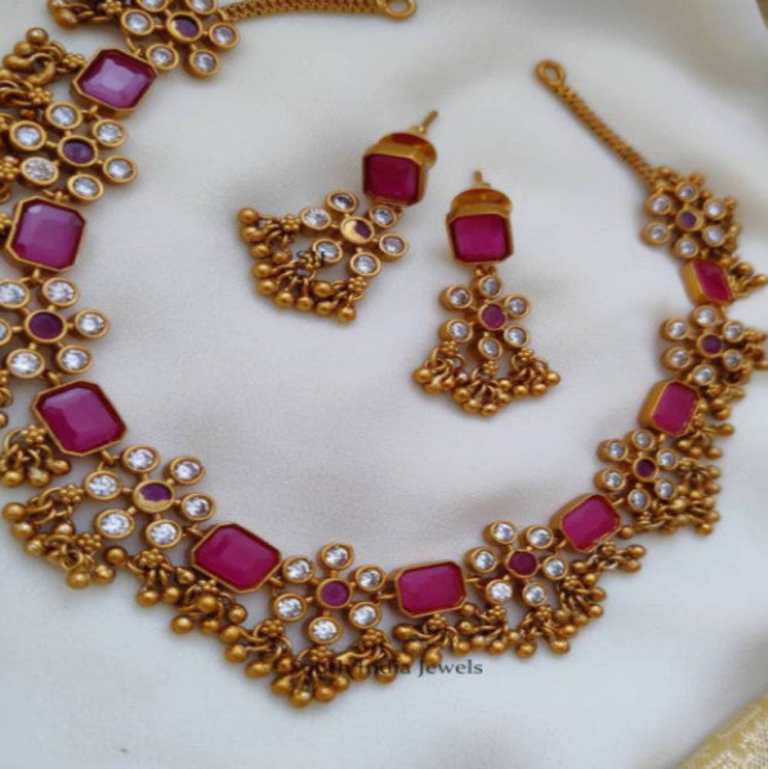 Traditional Wedding Wear Choker Necklace/Jewellery Set For Women .