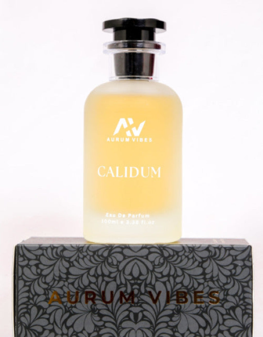 Perfume bottle labeled 'Calidum' by Aurum Vibes on a white background