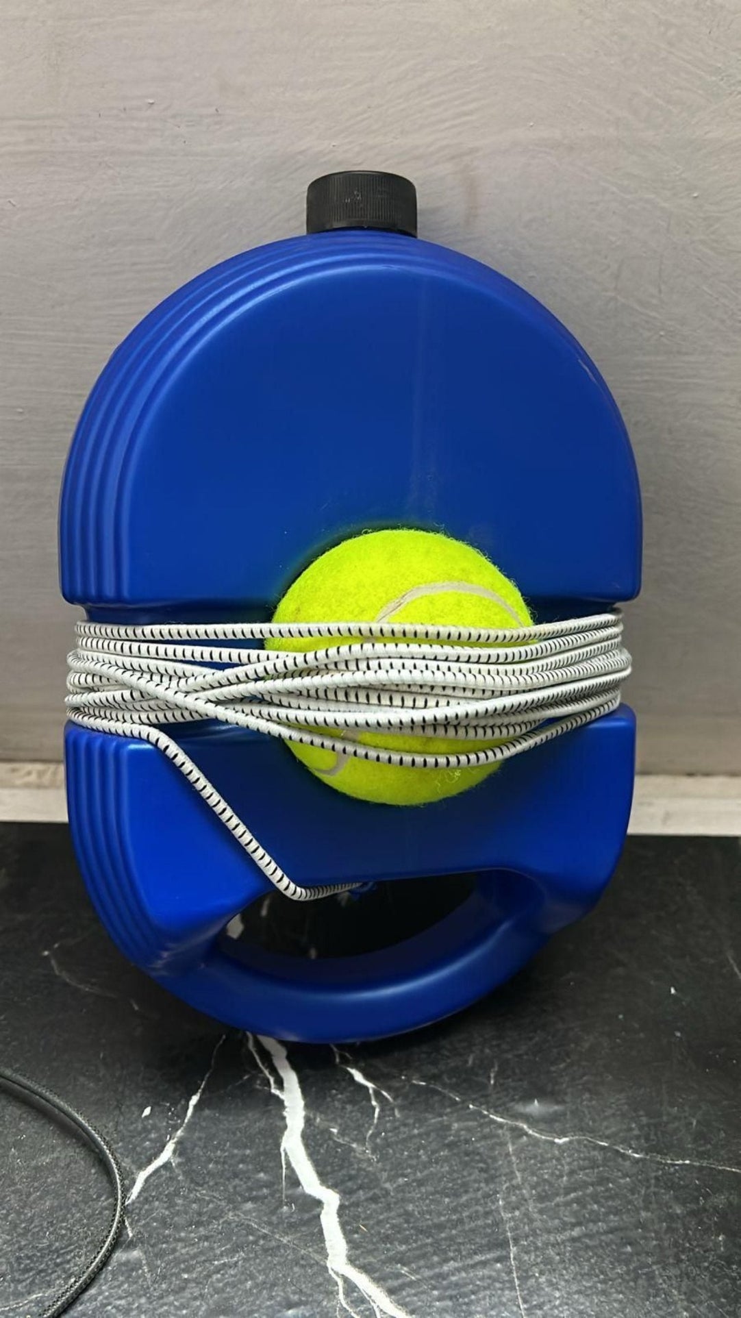 Solo Tennis Trainer Rebound Ball with String for Self Tennis Practice .