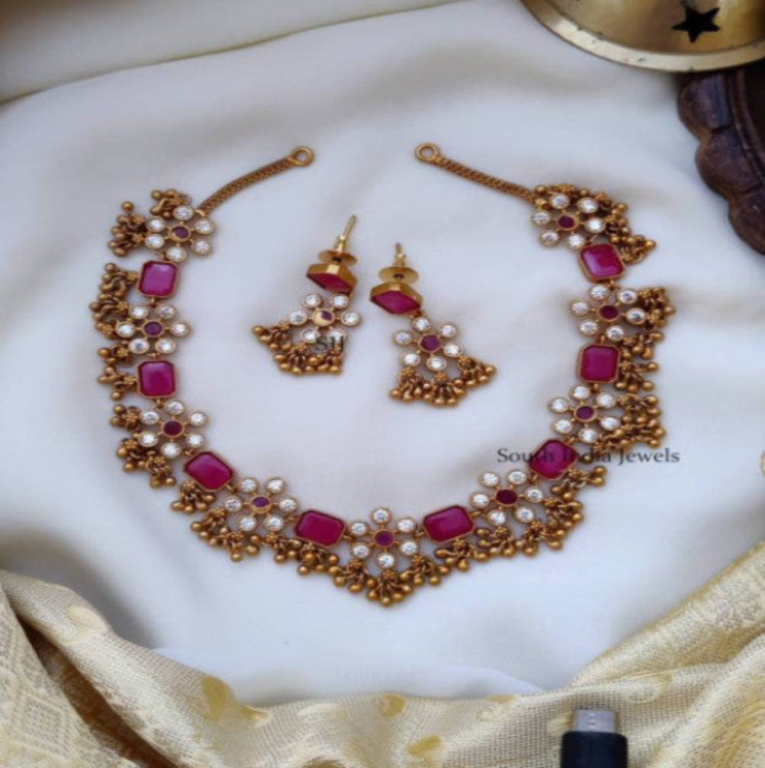 Traditional Wedding Wear Choker Necklace/Jewellery Set For Women .