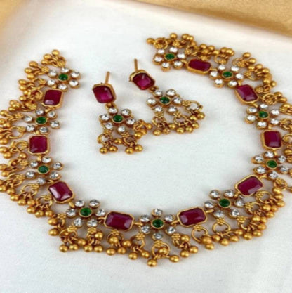 Traditional Wedding Wear Choker Necklace/Jewellery Set For Women .